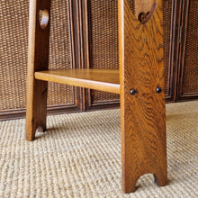 Load image into Gallery viewer, VINTAGE ARTS & CRAFTS SOLID OAK SIDE TABLE