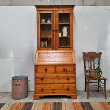 Load image into Gallery viewer, VINTAGE SOLID PINE BUREAU BOOKCASE