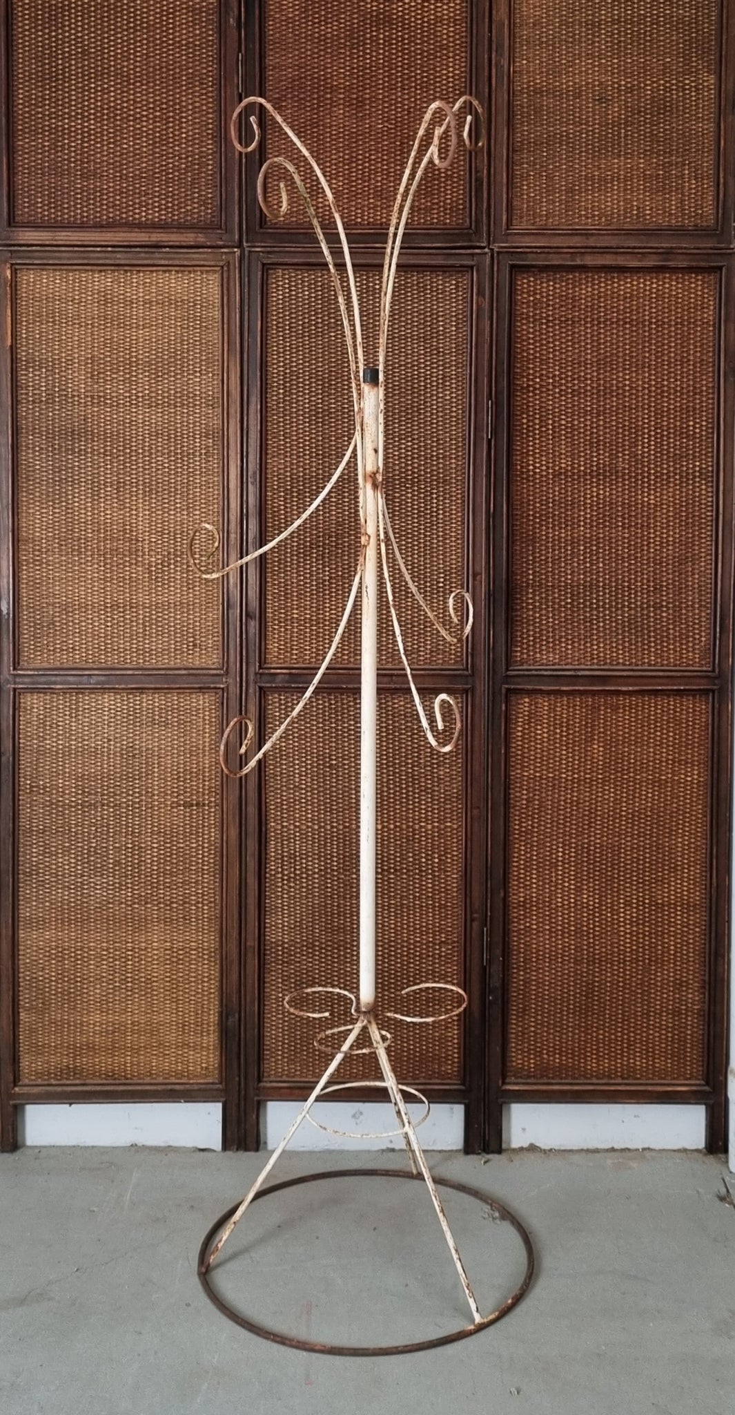 vintage wrought iron hanging plant stand VINTAGE WROUGHT IRON HANGING PLANT STAND #2 – Vintage Upcycle