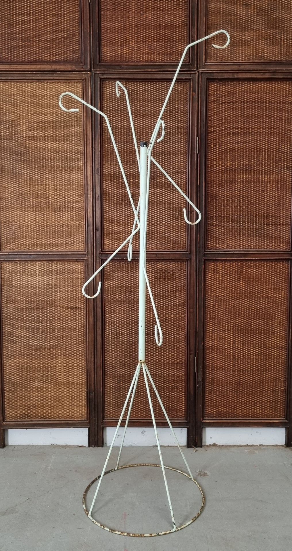 vintage wrought iron hanging plant stand VINTAGE WROUGHT IRON HANGING PLANT STAND #1 – Vintage Upcycle