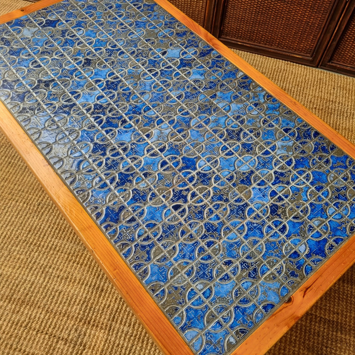 LARGE RETRO TILED COFFEE TABLE – Vintage Upcycle