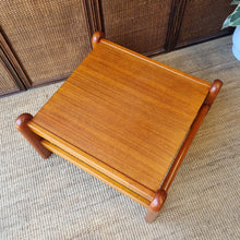 Load image into Gallery viewer, VINTAGE COFFEE/LAMP/SIDE TABLE

