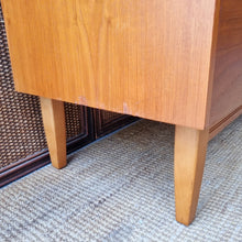 Load image into Gallery viewer, VINTAGE RELIANCE FURNITURE DRESSER DRAWERS WITH DETACHABLE MIRROR

