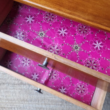 Load image into Gallery viewer, VINTAGE CHEST OF DRAWERS
