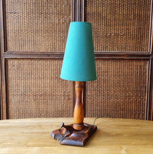 Load image into Gallery viewer, VINTAGE AUSTRALIANA TABLE LAMP
