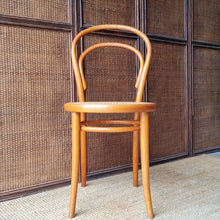 Load image into Gallery viewer, VINTAGE DREVOUNIA No 18 BENTWOOD CHAIR
