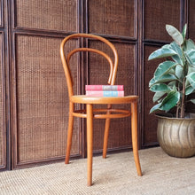 Load image into Gallery viewer, VINTAGE DREVOUNIA No 18 BENTWOOD CHAIR
