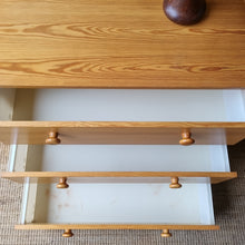 Load image into Gallery viewer, VINTAGE OAK CHEST OF DRAWERS

