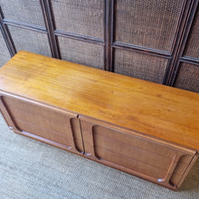 Load image into Gallery viewer, VINTAGE RELIANCE FURNITURE DRESSER DRAWERS WITH DETACHABLE MIRROR
