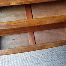 Load image into Gallery viewer, VINTAGE MID CENTURY MYER &#39;HERITAGE FURNITURE&#39; CHEST OF DRAWERS
