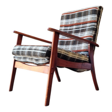 Load image into Gallery viewer, VINTAGE MID CENTURY ARMCHAIR

