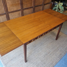 Load image into Gallery viewer, VINTAGE MID CENTURY 7 PIECE DINING SETTING BY AVALON FURNITURE
