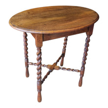 Load image into Gallery viewer, VINTAGE OAK HALL / OCCASSIONAL TABLE
