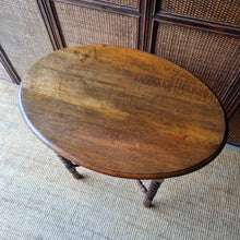 Load image into Gallery viewer, VINTAGE OAK HALL / OCCASSIONAL TABLE
