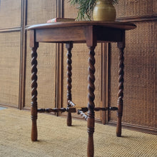 Load image into Gallery viewer, VINTAGE OAK HALL / OCCASSIONAL TABLE
