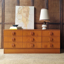 Load image into Gallery viewer, VINTAGE MID CENTURY TEAK DRESSER / SIDEBOARD / TV UNIT

