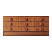 Load image into Gallery viewer, VINTAGE MID CENTURY TEAK DRESSER / SIDEBOARD / TV UNIT
