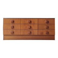 VINTAGE MID CENTURY TEAK DRESSER / SIDEBOARD / TV UNIT