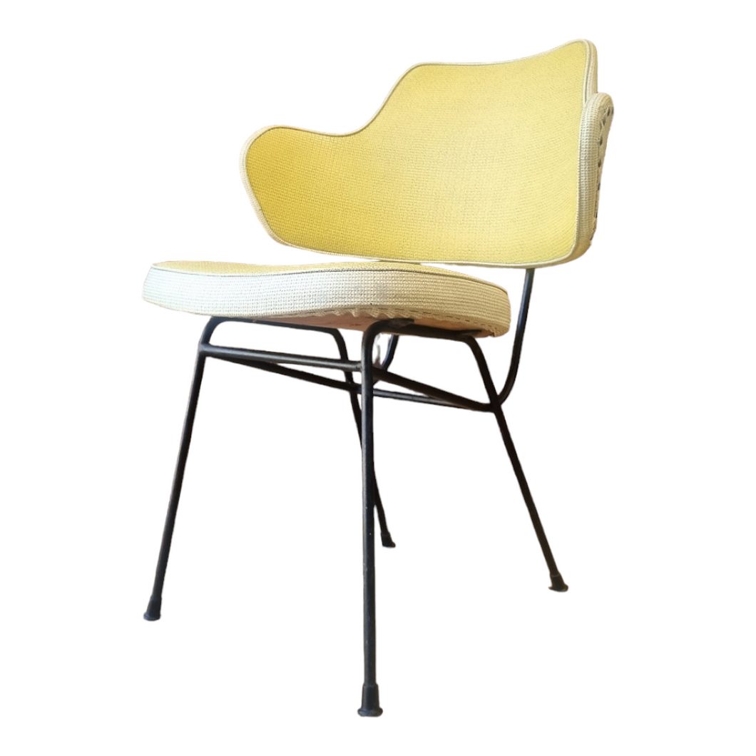 MID CENTURY CHAIR IN THE STYLE OF THE FEATHERSTON RE CHAIR