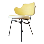 MID CENTURY CHAIR IN THE STYLE OF THE FEATHERSTON RE CHAIR