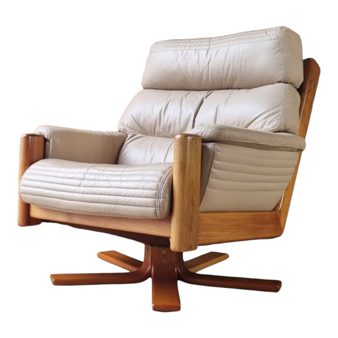 Retro Style Module Chair VINTAGE MODULE SWIVEL LEATHER ARMCHAIR – Vintage Upcycle